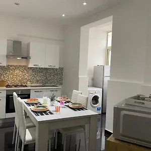 https://casa-pirandello-12.catania-hotels.net